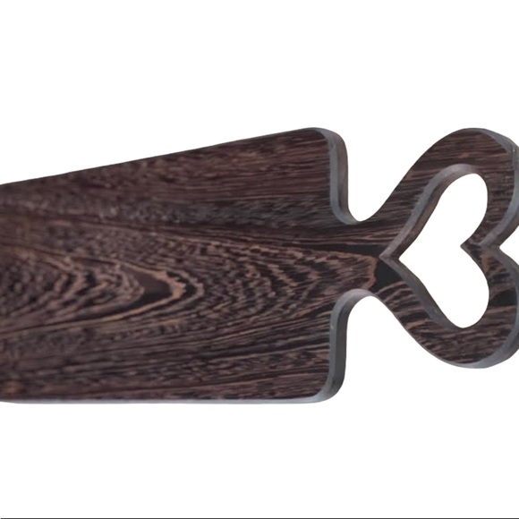 Hearth shape handle charcuterie board. - Picture 2 of 7